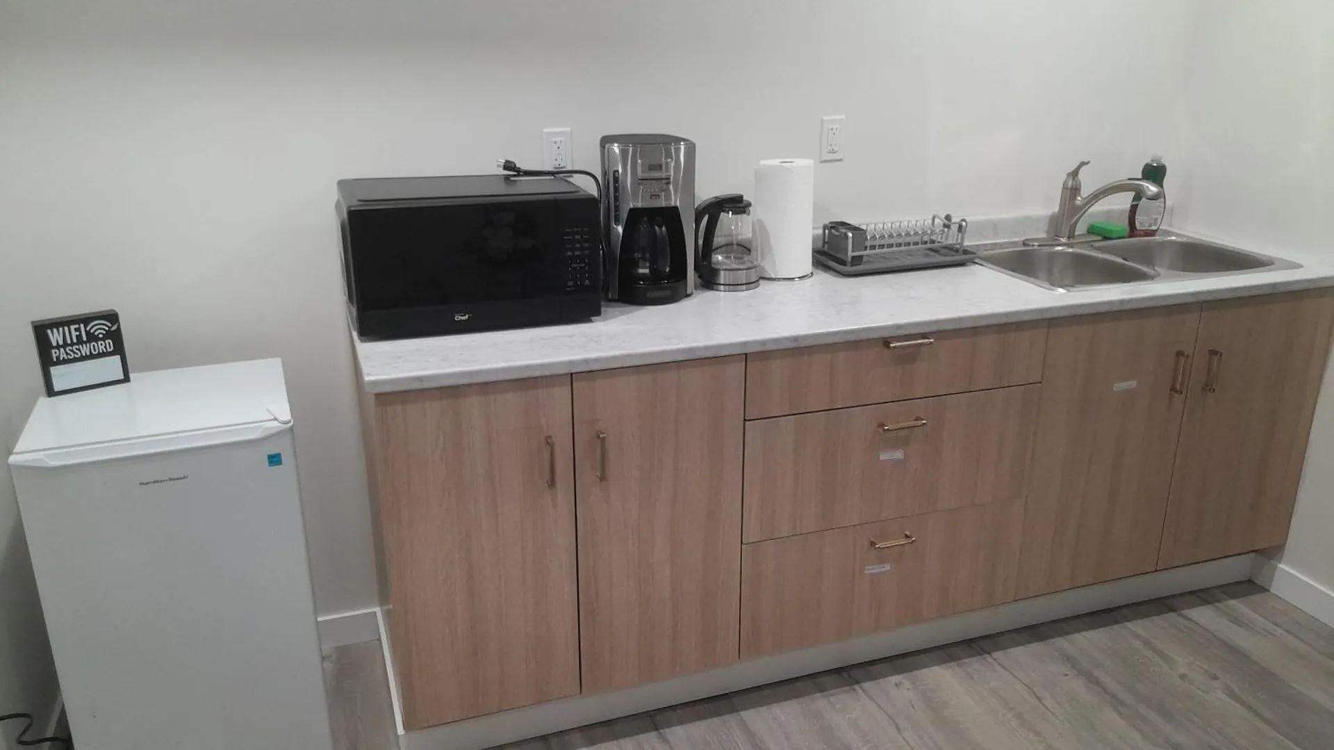 Guest house Furnished Basement With Seperate Entrance Hotel Winnipeg