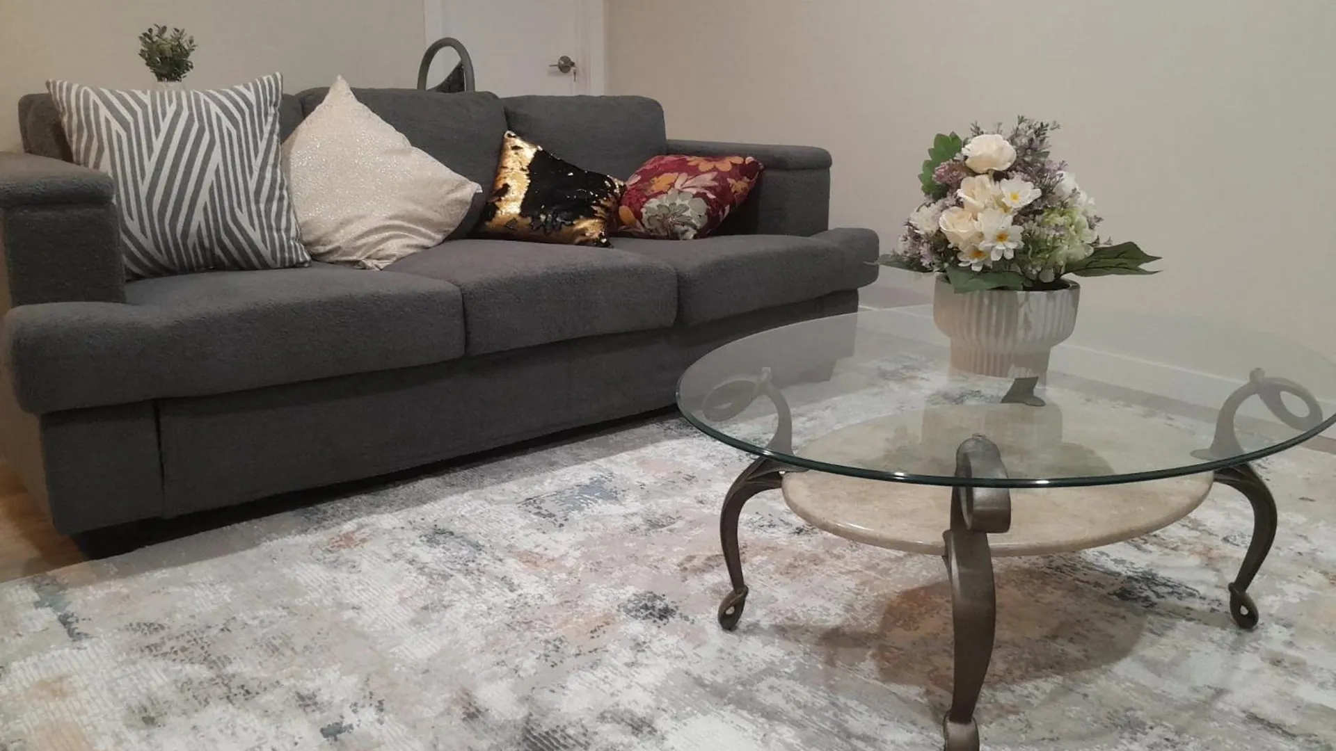 Furnished Basement With Seperate Entrance Hotel Winnipeg Canada