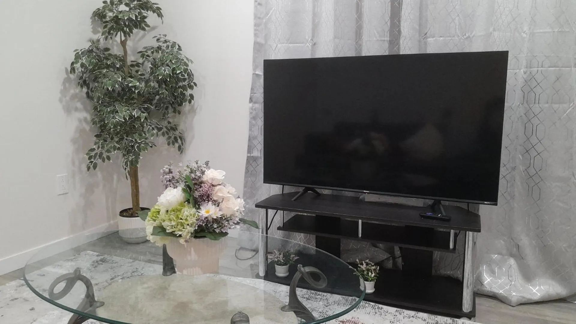 Furnished Basement With Seperate Entrance Hotel Winnipeg Guest house